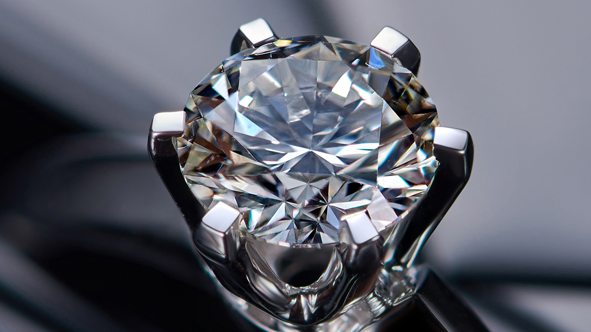 The differences between moissanite, diamonds, and zirconia