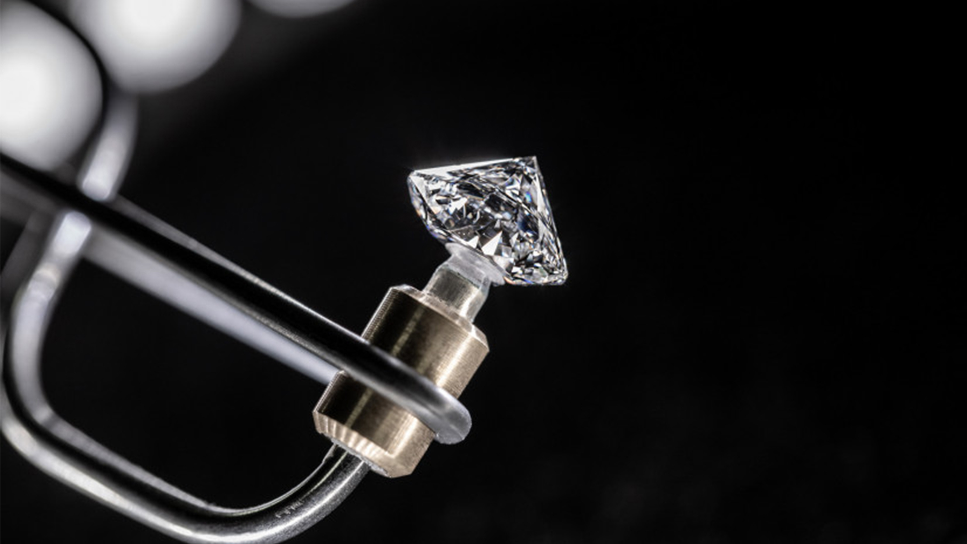 Moissanite vs Lab-Grown Diamond: Which Is Right for You?