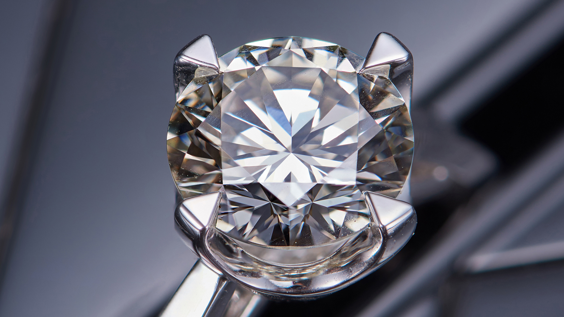 The Ultimate Guide to Moissanite Cuts: Round, Oval, and Emerald Cut Explained