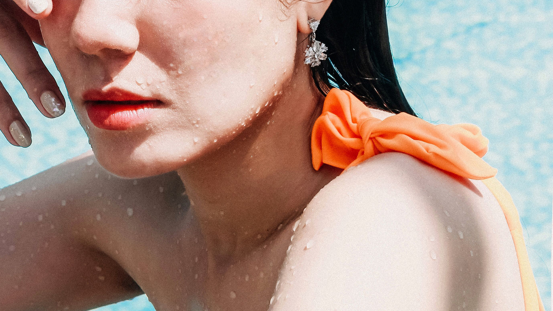 Why You Should Never Wear Jewelry in the Swimming Pool: How Chlorine Can Damage Your Jewelry