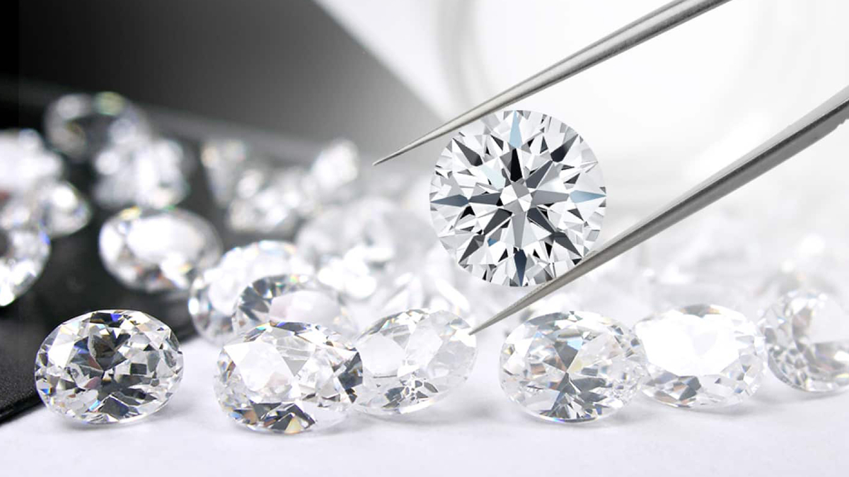 Moissanite vs. Lab-Grown Diamond