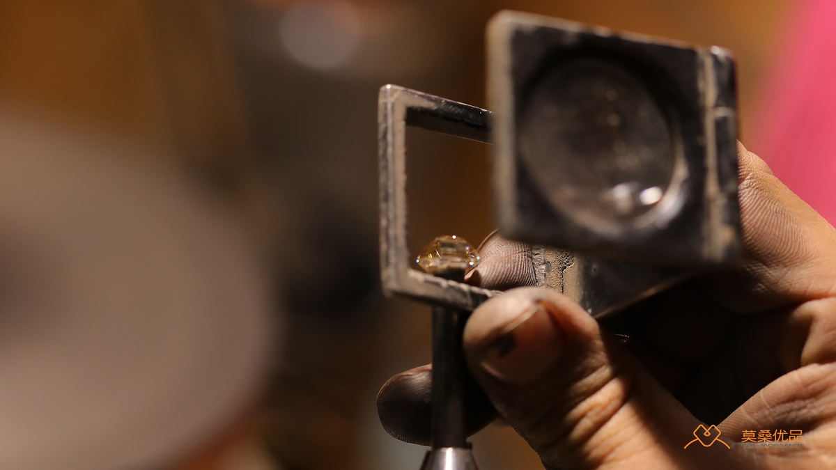  Moissanite Has Much Higher Dispersion