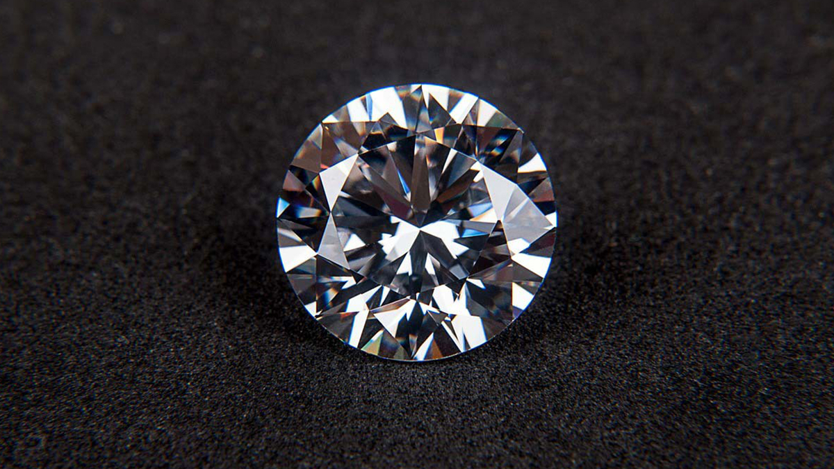  Moissanite Is Doubly Refractive