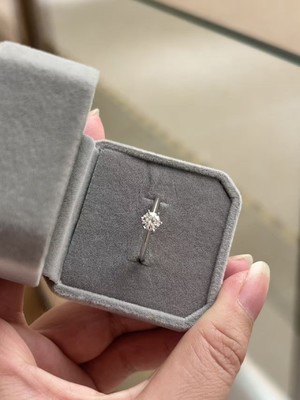 D0573,18 White Gold Women's Ring+Moissanite 0.5CT