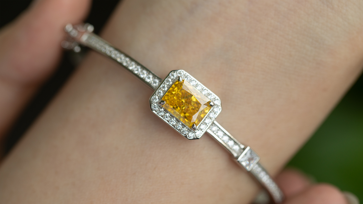 Yellow lab-grown gemstone bracelet customized in 18K gold