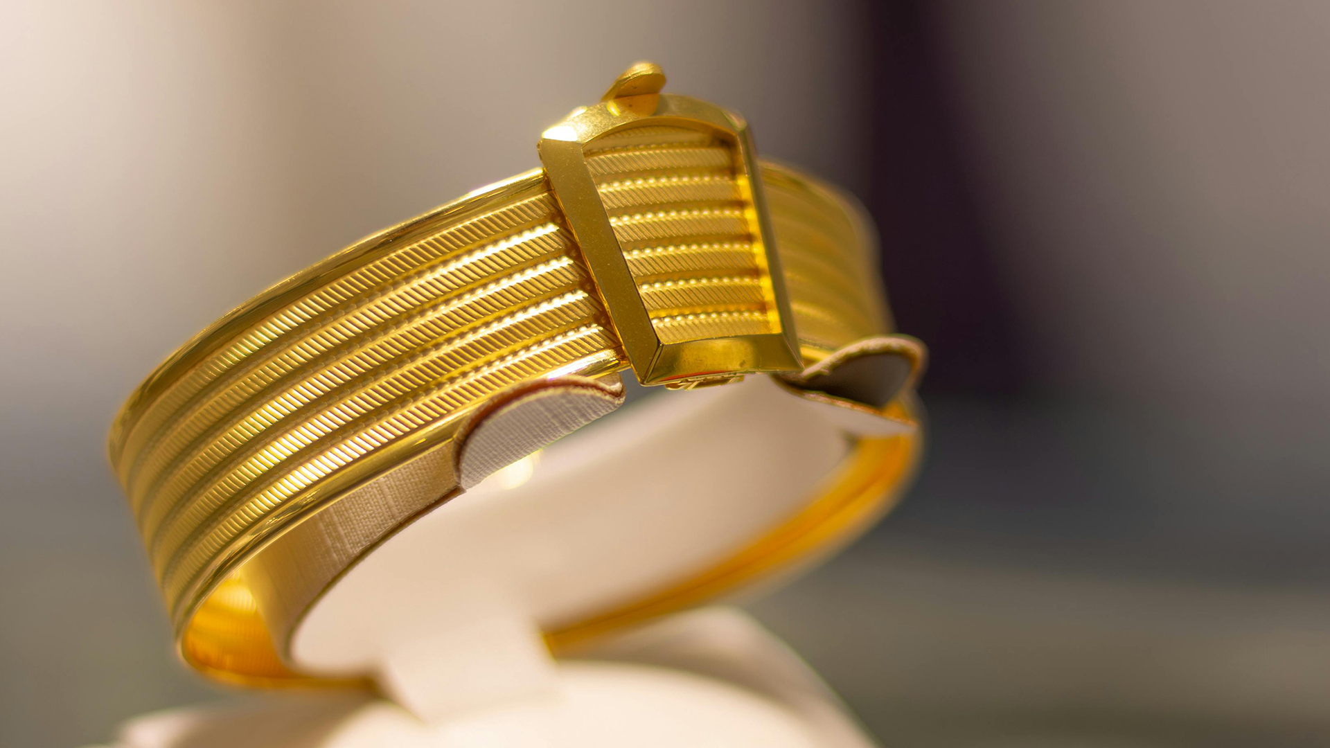 Gold, Silver, Platinum, and Moissanite Hardness Compared: A Practical Jewelry Material Guide